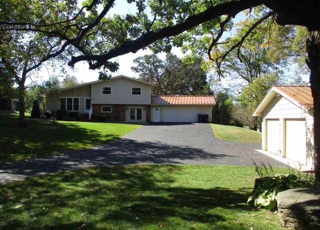 Property at N7427 Hillendale Pkwy, Beaver Dam, WI 53916, 3 beds, 2 baths