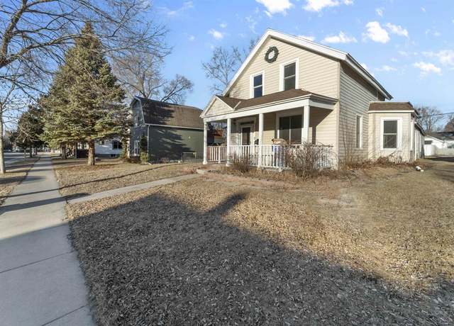 Property at 415 E Cook St, Portage, WI 53901, 3 beds, 1 bath