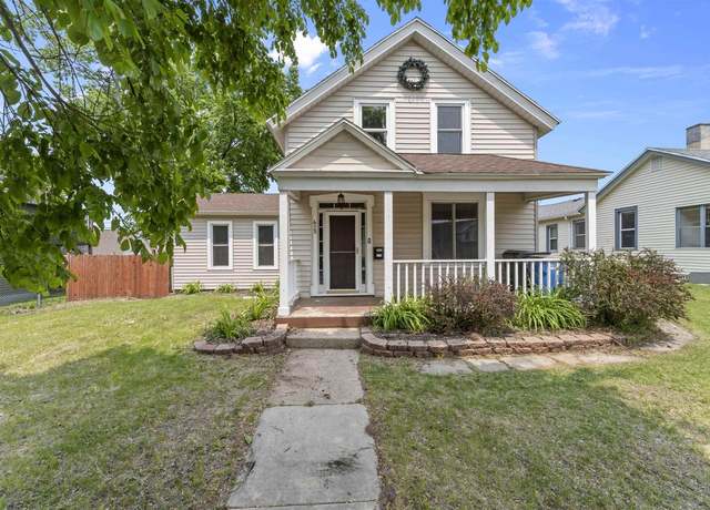Property at 415 E Cook St, Portage, WI 53901, 3 beds, 1 bath