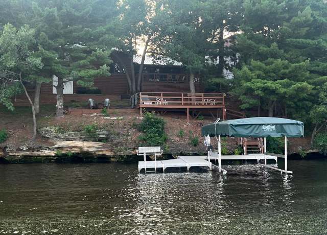 Property at 674 E Hiawatha Dr, Wisconsin Dells, WI 53965, 3 beds, 2.5 baths