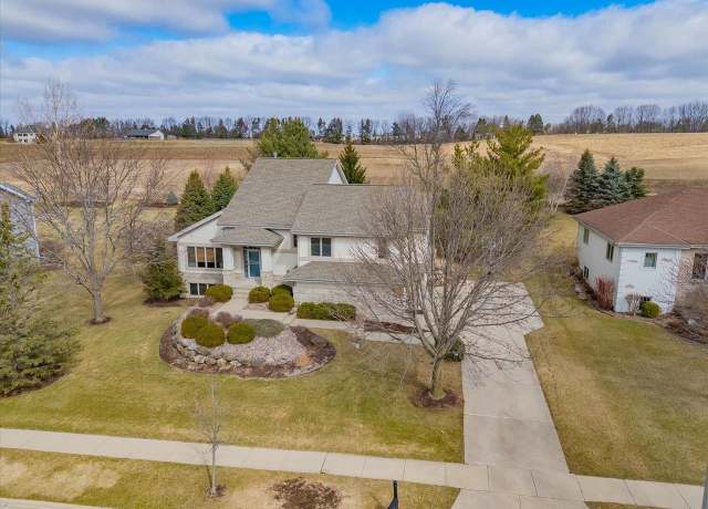 Property at 9514 Hill Creek Dr, Verona, WI 53593, 5 beds, 3.5 baths