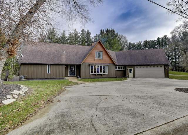 Property at 1221 S River Rd, Janesville, WI 53546, 5 beds, 4 baths