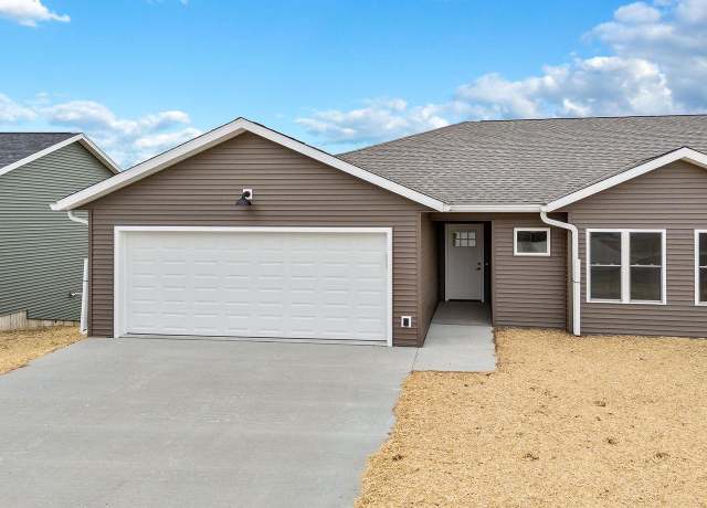 Property at 2463 Russell Ct, Reedsburg, WI 53959, 3 beds, 3 baths