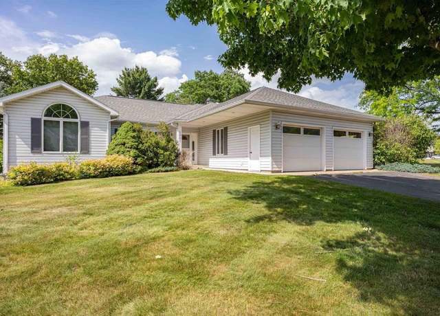 Property at 1601 Michigan Ave, Wisconsin Dells, WI 53965, 3 beds, 2 baths