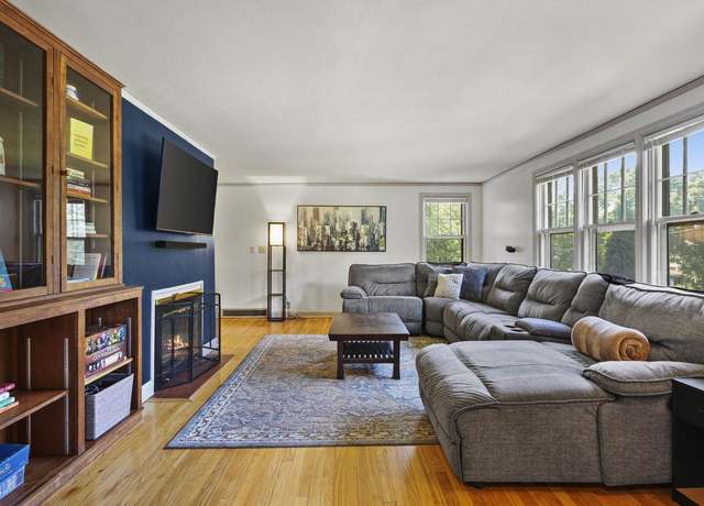 Property at 1925 Kendall Ave, Madison, WI 53726, 3 beds, 1 bath