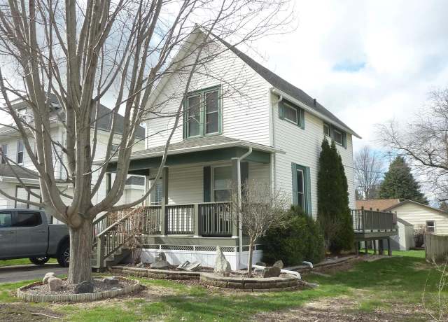 Property at 130 E Lincoln St, Waupun, WI 53963, 2 beds, 1 bath