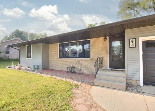 Property at 214 Breezy Point Dr, Pardeeville, WI 53954, 3 beds, 2 baths