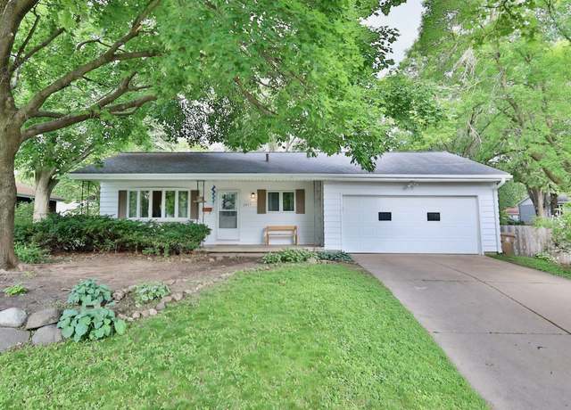Property at 2413 Ravenswood Rd, Madison, WI 53711, 3 beds, 2.5 baths