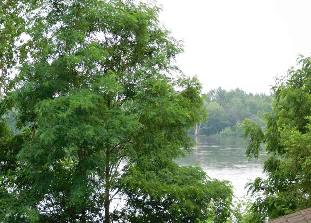 Property at 1105 W Conant St, Portage, WI 53901, 3 beds, 2 baths