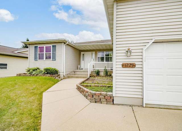 Property at 1229 W Blooming Field Dr, Whitewater, WI 53190, 3 beds, 2 baths