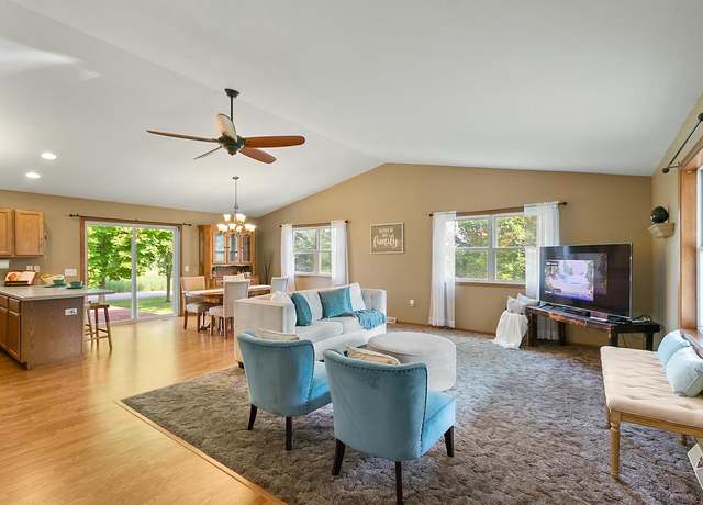 Property at W7900 Loveland Rd, Poynette, WI 53955, 3 beds, 3 baths