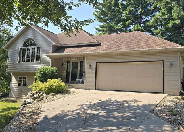 Property at 901 Highland Trl, Prairie Du Sac, WI 53578, 4 beds, 3 baths