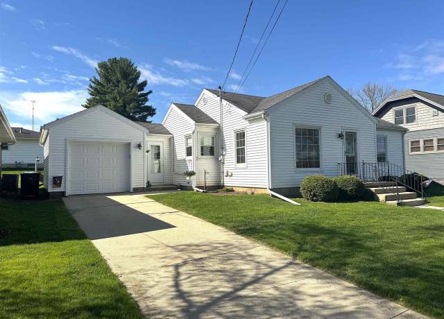 Property at 140 W Manchester St, Markesan, WI 53946, 2 beds, 1 bath