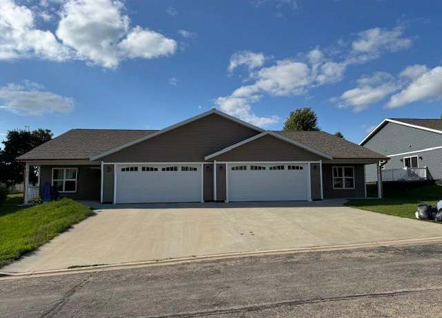 Property at 324-326 Redruth Dr, Dodgeville, WI 53533, 6 beds, 4 baths