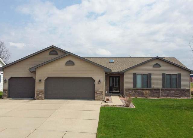 Property at 2214 Savanna Dr, Janesville, WI 53545, 3 beds, 3 baths