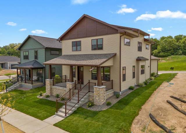 Property at 452 Gunderson Dr, Portage, WI 53901, 4 beds, 2.5 baths