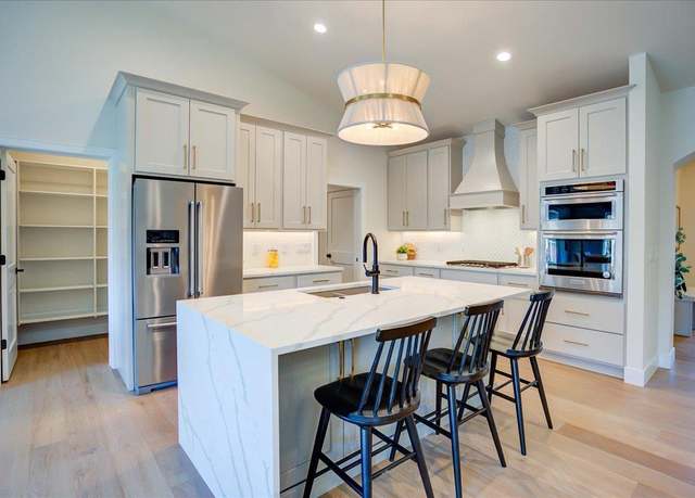 Property at 821 Westbridge Trl, Waunakee, WI 53597, 6 beds, 3.5 baths