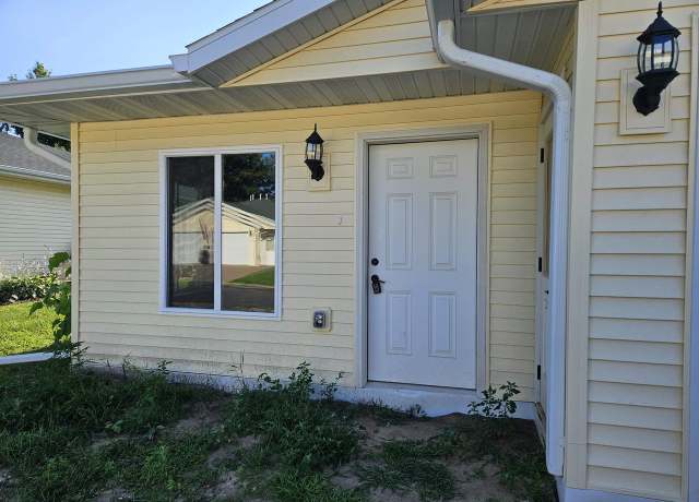 Property at 1155 Maple St, Reedsburg, WI 53959, 2 beds, 2 baths