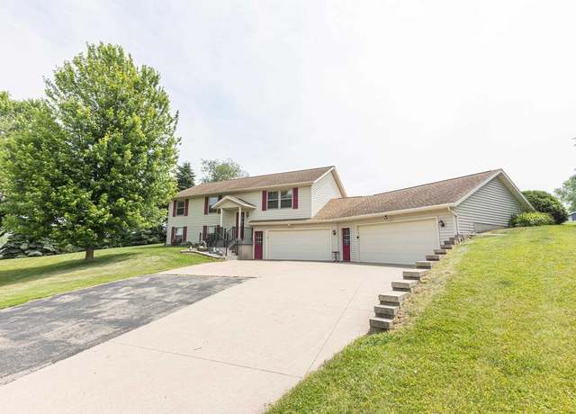 Property at 2050 Gretchen Ct, Cuba City, WI 53807, 4 beds, 3 baths