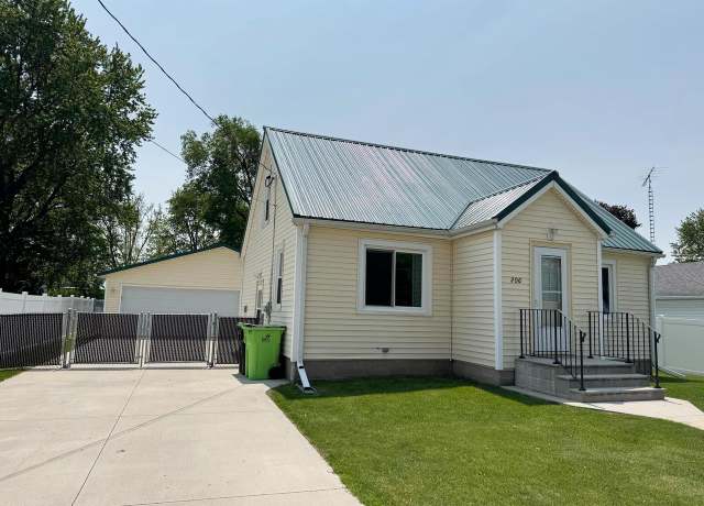 Property at 206 W Hamilton St, Fox Lake, WI 53933, 2 beds, 1 bath