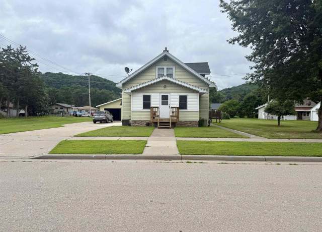 Property at 152 N Ohio St, Prairie Du Chien, WI 53821, 3 beds, 1 bath