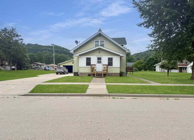 Property at 152 N Ohio St, Prairie Du Chien, WI 53821, 3 beds, 1 bath