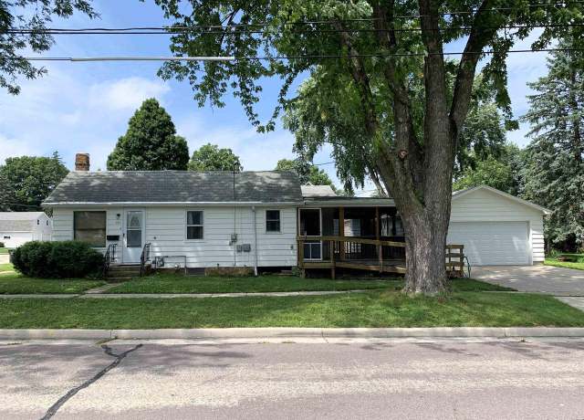 Property at 656 S Birdsey St, Columbus, WI 53925, 2 beds, 1 bath