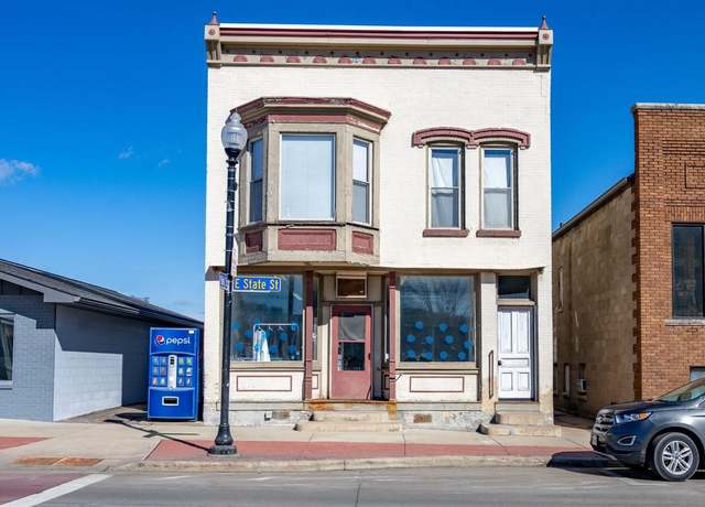 Property at 207 E State St, Mauston, WI 53948, 4 beds, 3.5 baths