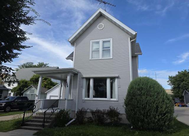 Property at 134 W Prairie St, Columbus, WI 53925, 2 beds, 1.5 baths