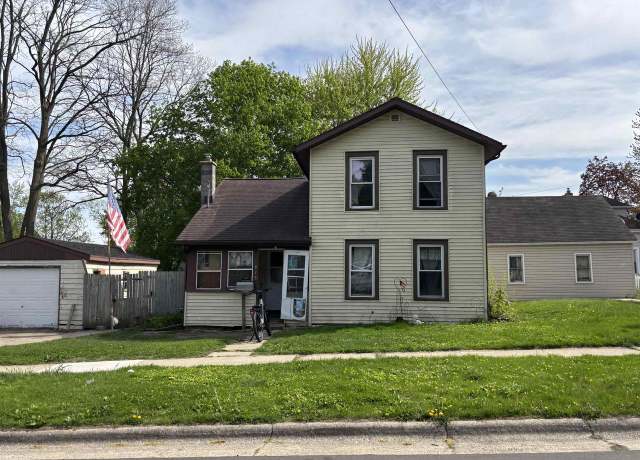 Property at 815 Johnson St, Janesville, WI 53548, 3 beds, 1 bath