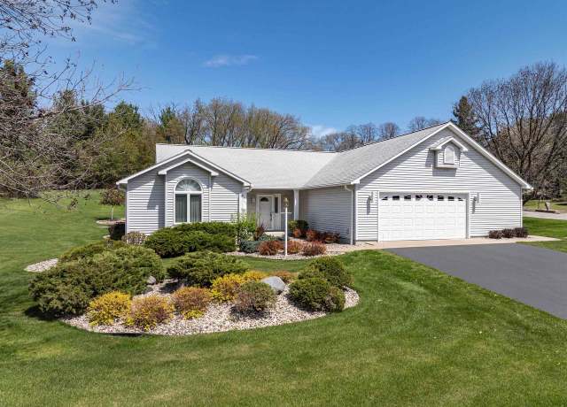 Property at 1633 Michigan Ave, Wisconsin Dells, WI 53965, 3 beds, 3 baths