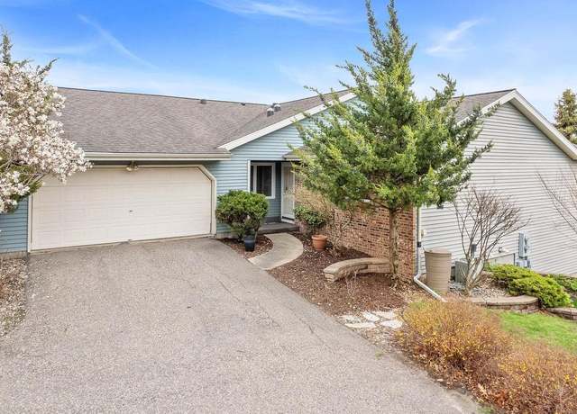 Property at 884 Iroquois Cir, Baraboo, WI 53913, 3 beds, 3 baths