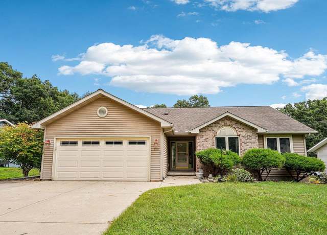 Property at 510 Oakridge Dr, Portage, WI 53901, 4 beds, 3 baths