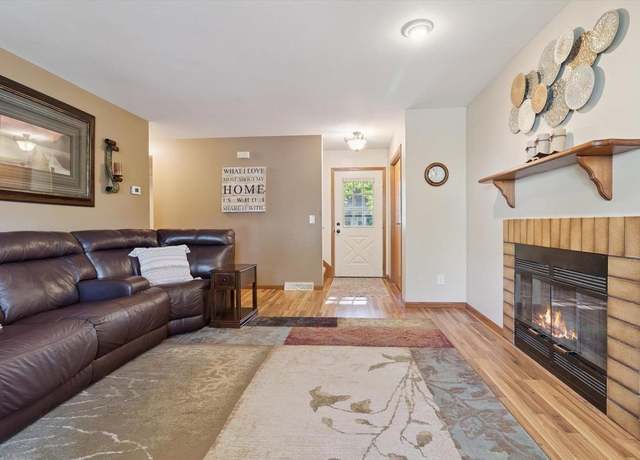 Property at 833 Hemlock Dr, Verona, WI 53593, 3 beds, 2.5 baths