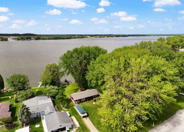 Property at W11032 Glen Dr, Beaver Dam, WI 53916, 2 beds, 1 bath