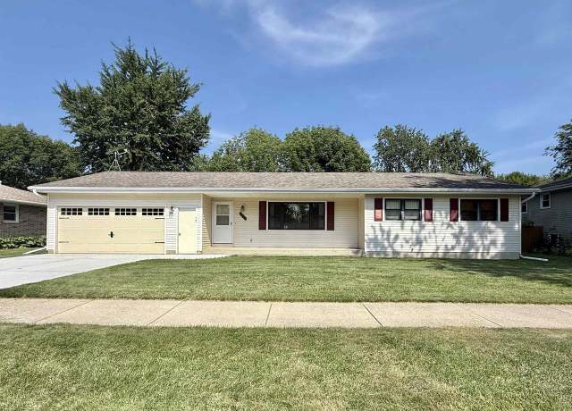 Property at 2222 N Lexington Dr, Janesville, WI 53545, 3 beds, 3 baths