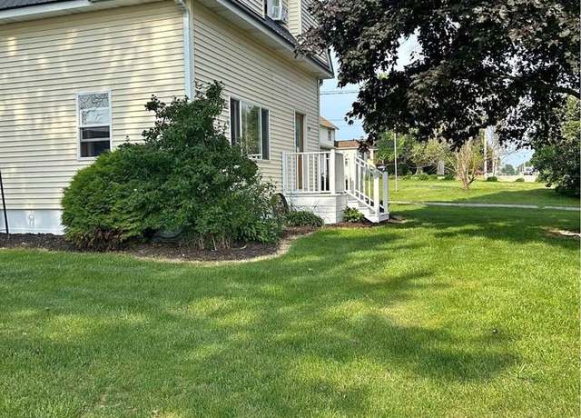Property at 1370 Dodgeville St, Highland, WI 53543, 3 beds, 1.5 baths
