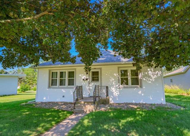 Property at 605 Monroe St, Sauk City, WI 53583, 3 beds, 1 bath
