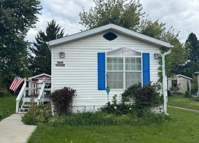 Property at W211N11782 Hilltop Cir, Germantown, WI 53022, 3 beds, 2 baths
