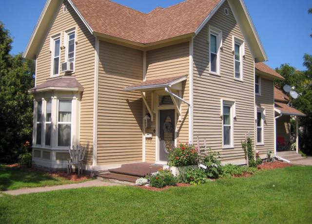 Property at 202 S Wacouta Ave, Prairie Du Chien, WI 53821, 3 beds, 2 baths