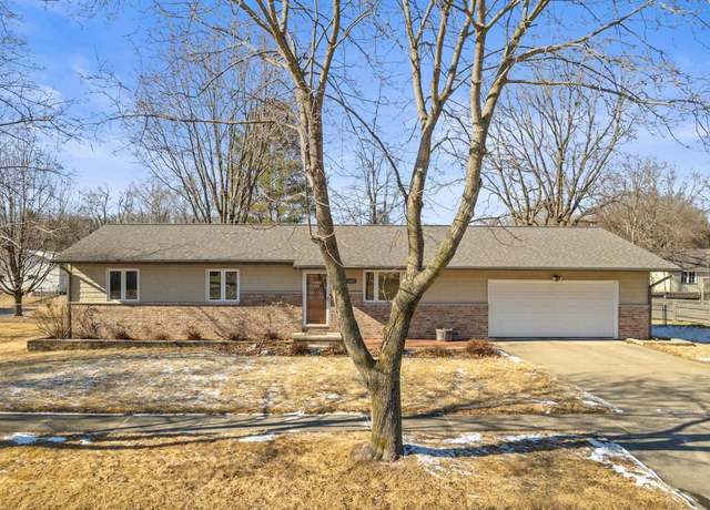 Property at 1225 Hemlock Dr, Reedsburg, WI 53959, 4 beds, 3 baths