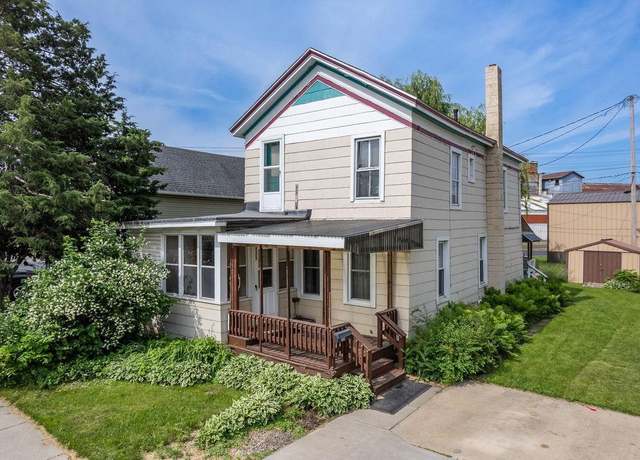 Property at 336 S Locust St, Reedsburg, WI 53959, 4 beds, 2 baths