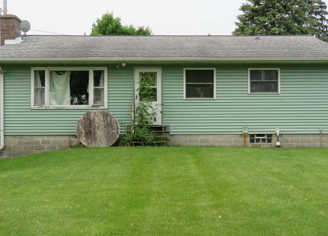Property at N10380 Howard Dr, Fox Lake, WI 53933, 3 beds, 1 bath