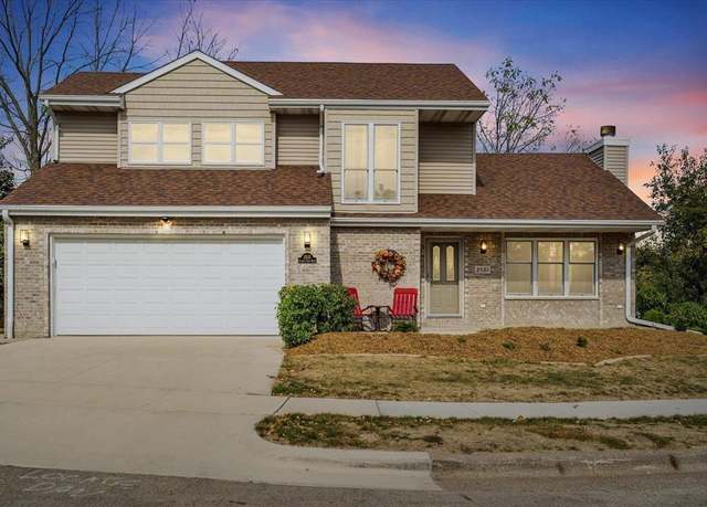 Property at 2535 Clarke Crest Dr, Dubuque, IA 52001, 4 beds, 3.5 baths