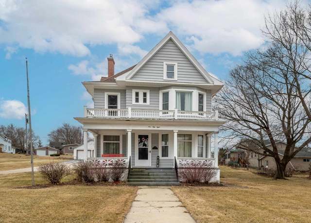 Property at 158 E Water St, Shullsburg, WI 53586, 4 beds, 3.5 baths