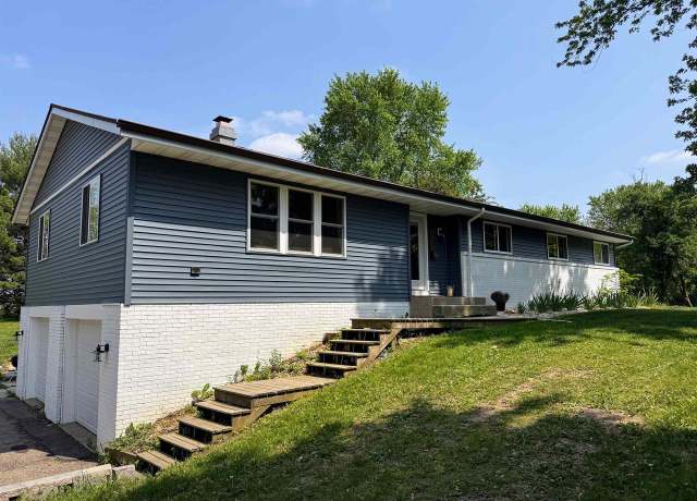 Property at 1446 N Austin Rd, Janesville, WI 53548, 4 beds, 2 baths