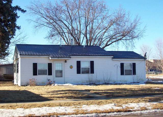 Property at 800 Thompson St, Portage, WI 53901, 2 beds, 1 bath