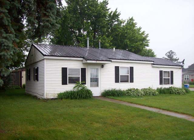 Property at 800 Thompson St, Portage, WI 53901, 2 beds, 1 bath