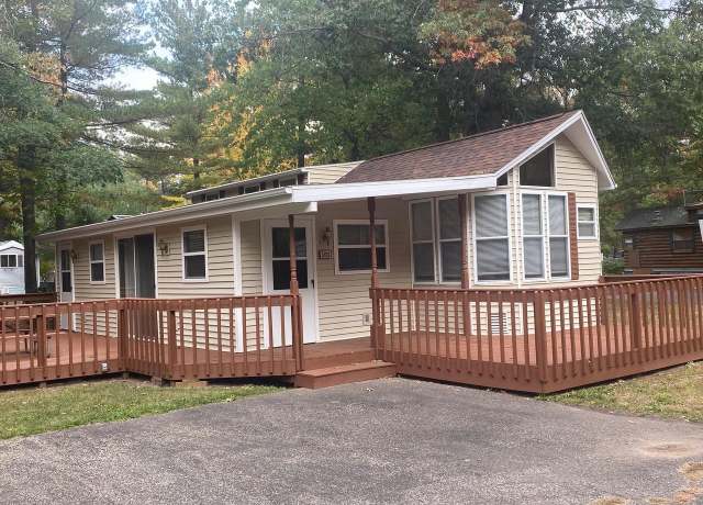 Property at 101 Autumn Ct #7, Wisconsin Dells, WI 53965, 3 beds, 1.5 baths