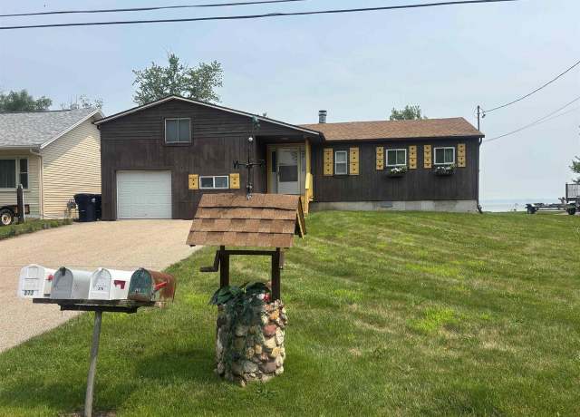 Property at 370 Lake Shore Dr, Edgerton, WI 53534, 2 beds, 2 baths